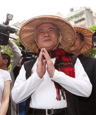 Former DPP leader begins fasting to protest against nuclear plant