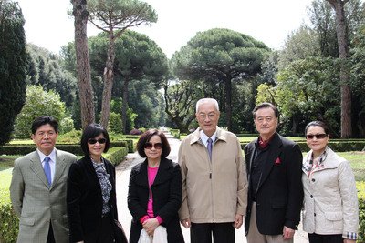 Vice President Wu tours papal gardens of the Holy See