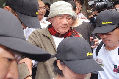 Ex-DPP head Lin Yi-hsiung ends hunger strike