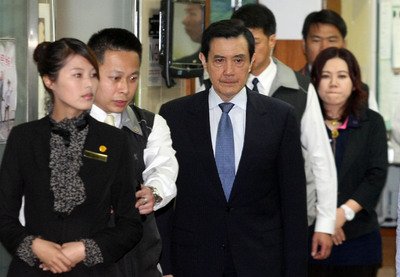 High-profile politicians send condolences to President Ma
