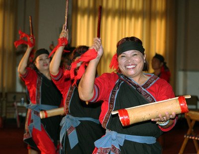 Typhoon survivors give dance performance in Japan