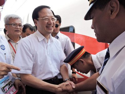 Premier urges law enforcement agencies to fight election bribery, violence