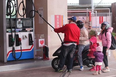 Taiwan gas prices drop to six-year low
