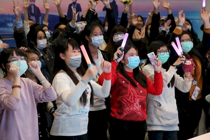 Taiwan to begin rationing face masks on Thursday