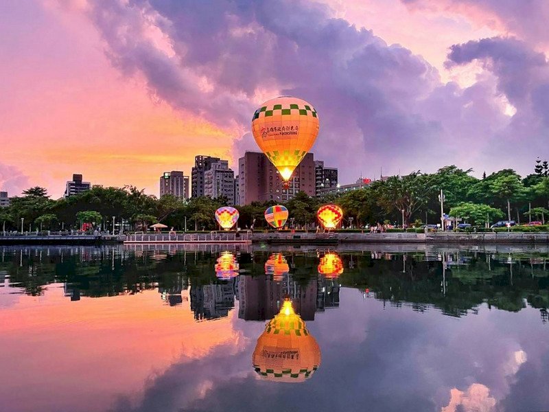 Hot air balloons and the Ear Shooting Festival