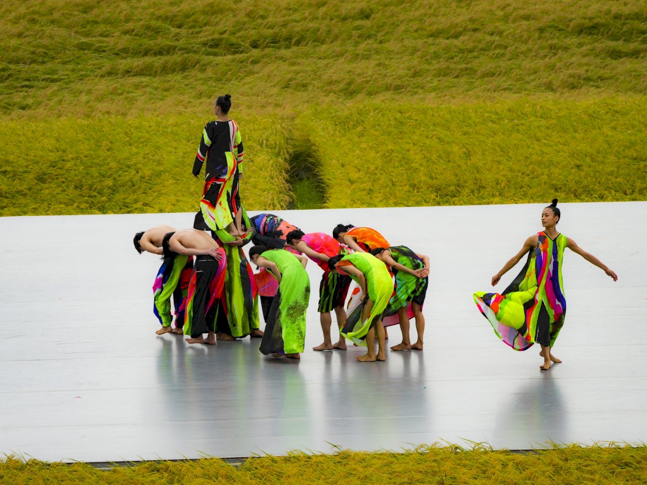 VIDEO: Cloud Gate dance group and 9m88 collaborate for Taitung harvest festival