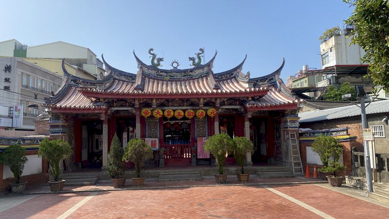 VIDEO: Taiwan’s only gun-wielding god called upon to help fight COVID
