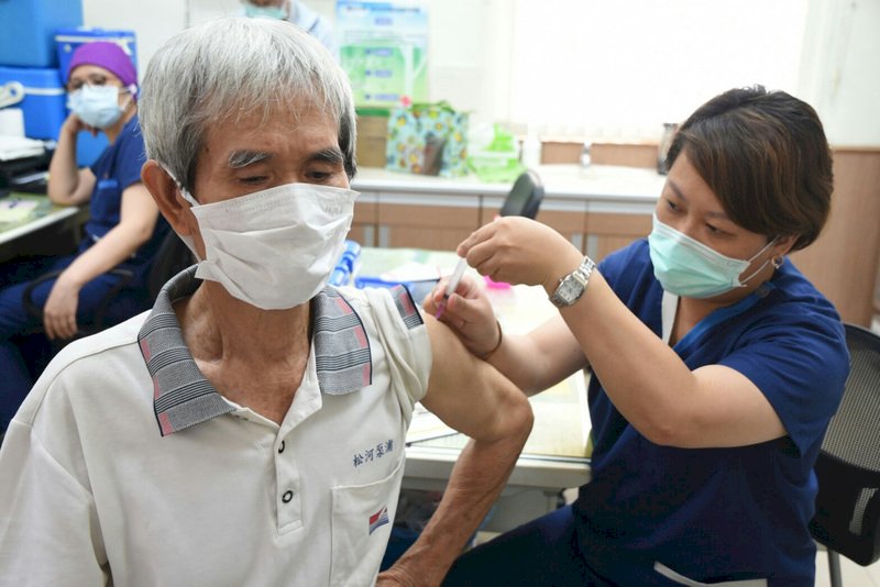 Taiwan to begin giving out fourth COVID-19 vaccine dose