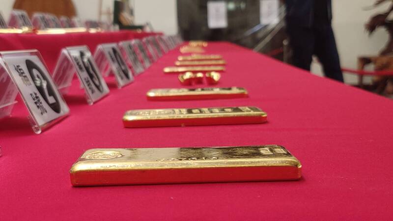 VIDEO: Taoyuan auctions 30 gold bars