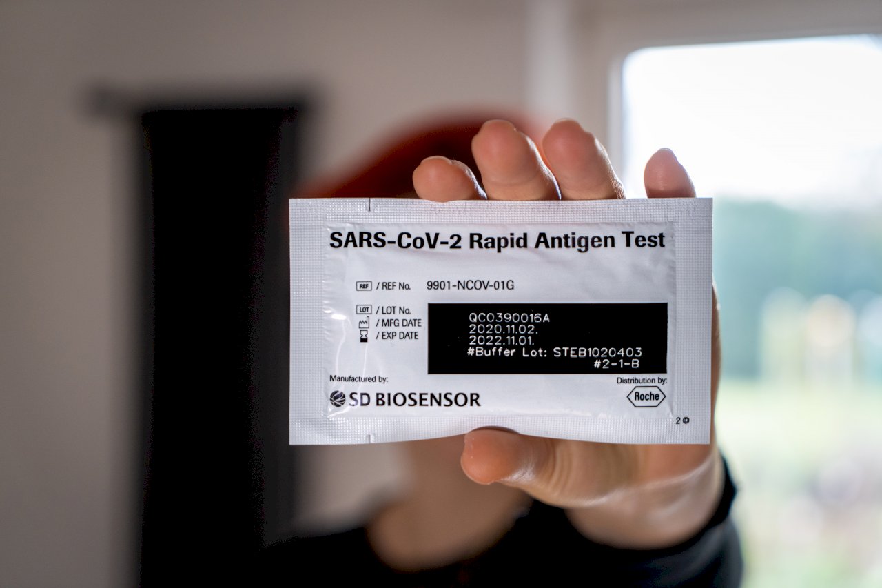 Taiwan to give free rapid tests to low earners and care home residents