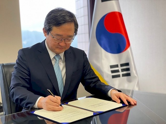South Korean business group donates COVID-19 rapid test kits to Taiwan