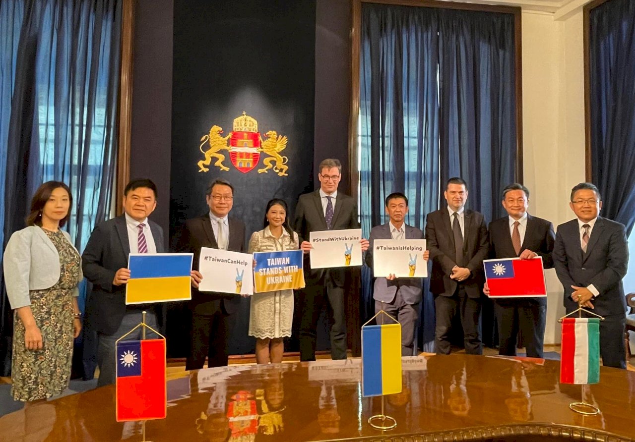 Taiwan donates US$150,000 to Budapest to help Ukrainian refugees