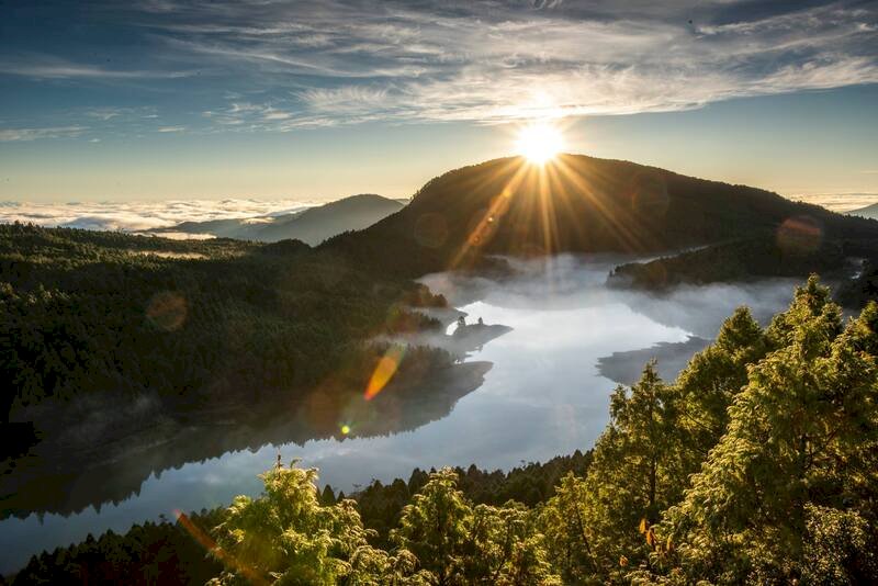 Newsmakers - Cuifeng Lake Mountain Trail