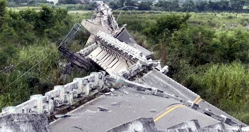 Taiwan grapples with earthquake aftermath