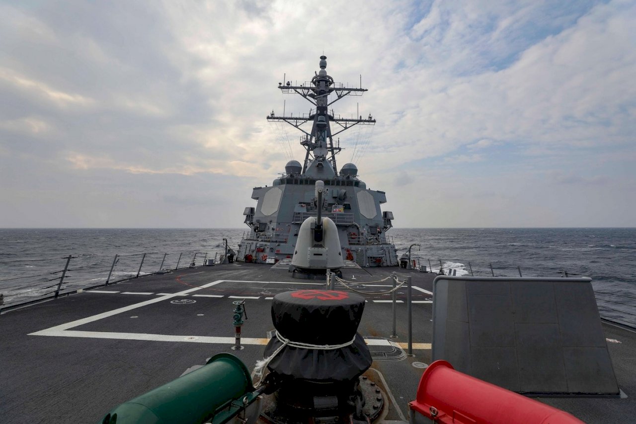 US, Canadian warships sail through Taiwan Strait