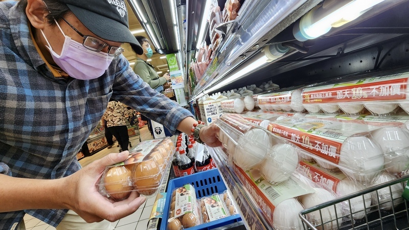 VIDEO: Imported eggs arrive at Taiwan supermarkets