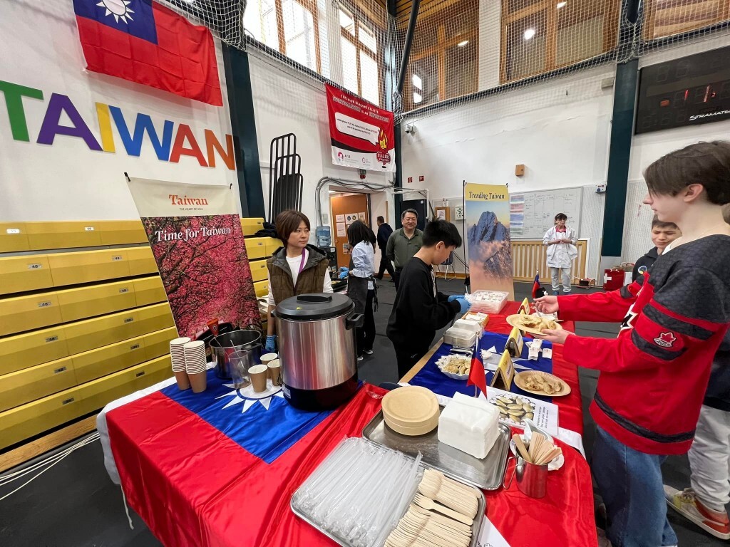 Illegal Crop Exports,Table Manners, and Taiwan's Flag