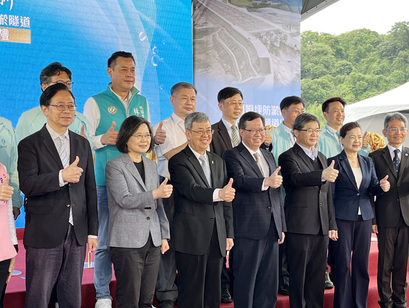 Premier thanks US congressmen’s support for participation at APEC