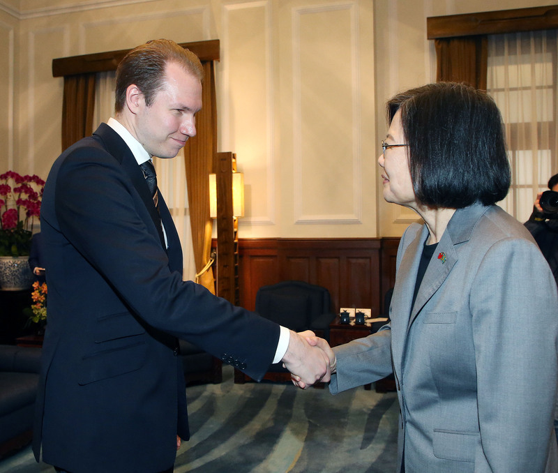 President Tsai meets with Swedish parliamentary delegation