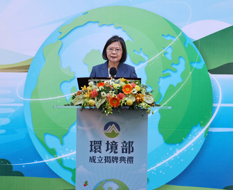 President Tsai attends environmental ministry launching ceremony