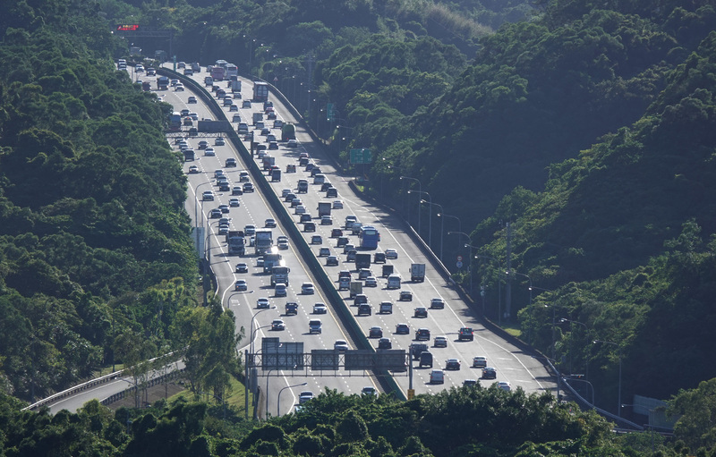 Transportation minister offers tips to avoid traffic over the long weekend