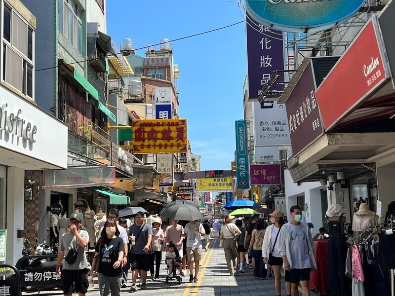 WATCH: Tainan’s Dessert Wars on Guohua Street