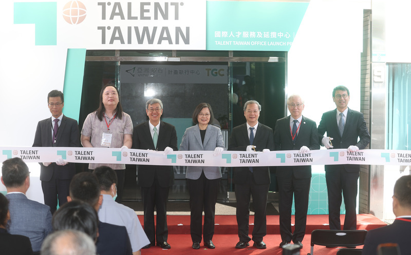 Taiwan launches new service center for recruiting foreign professionals