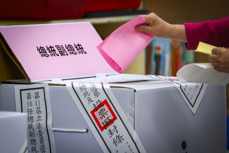 KMT and TPP propose absentee voting law