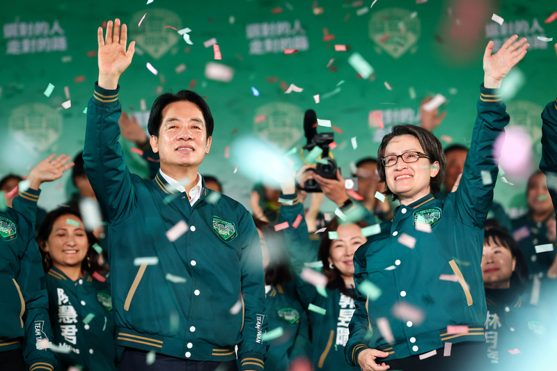 Chris is back and Taiwan has a new president-elect!