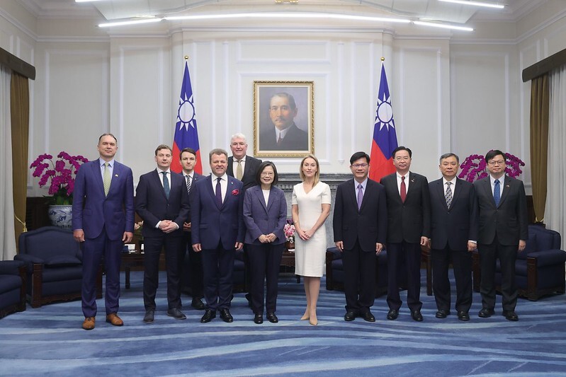 President Tsai welcomes Lithuanian think tank delegation