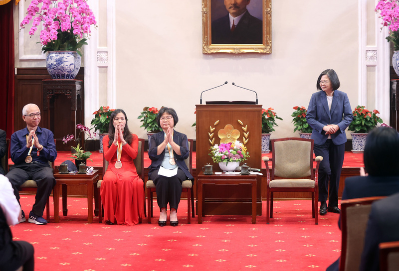 President Tsai recognizes 61 national model workers of the year