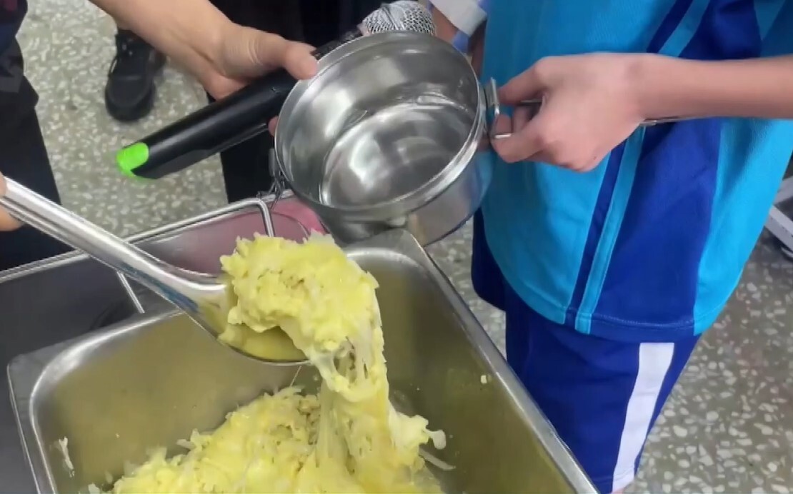 WATCH: Elementary school lunch recipe goes viral