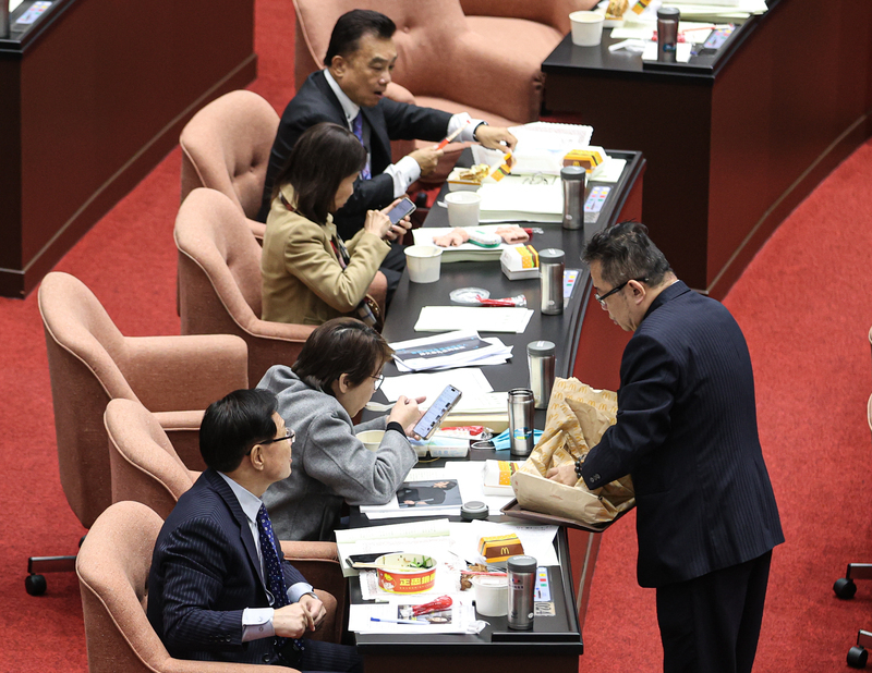 All parties prepare draft bills for Legislature opening session