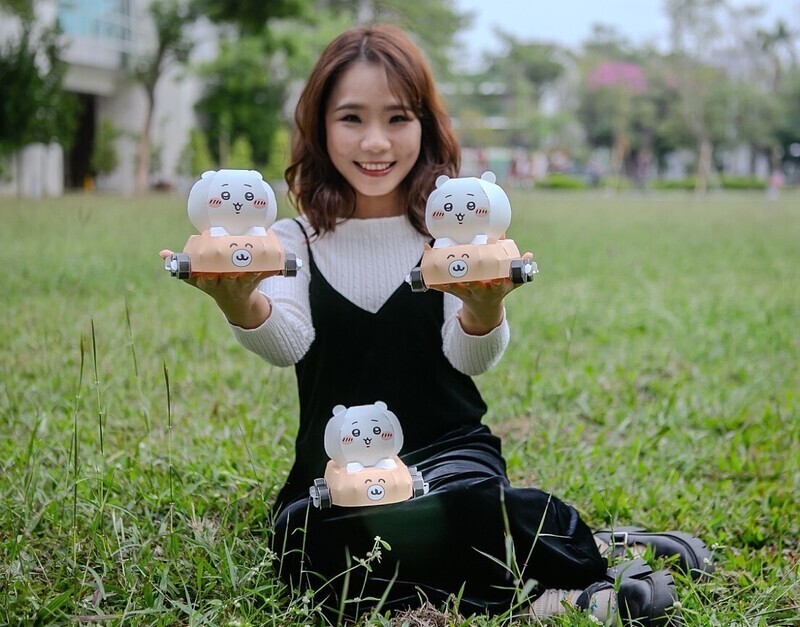 熱販売 WATCH: Kaohsiung's adorable Chiikawa lanterns steal the ジャケット・アウター