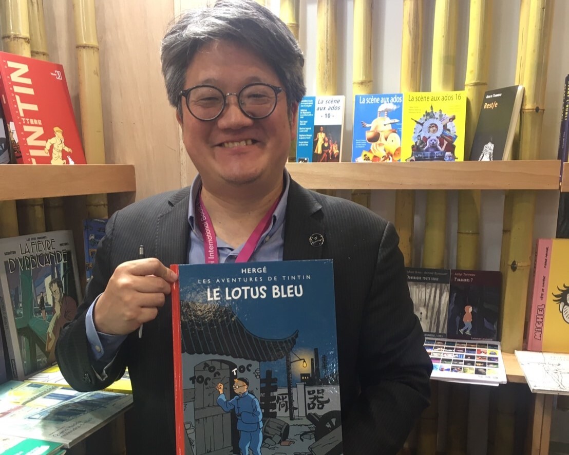 Pushing narrative through books: a Belgian-Asian story